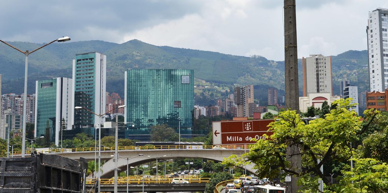 Living Hotel Medellin Bagian luar foto